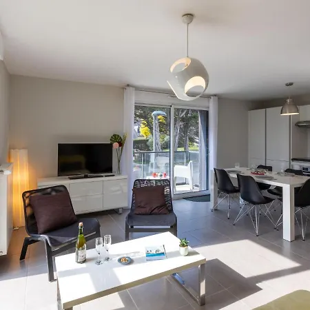 Les Cypres By Interhome Lejlighed
